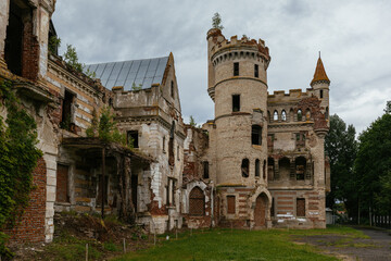Fototapeta premium Old ruined castle. Former Khrapovitsky Estate in Muromtsevo