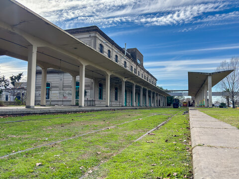 Platforms of the old Provincial Station in Meridiano V in City of La Plata