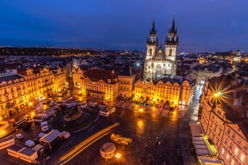 Obraz premium Old Town Square and Church of Our Lady before Týn at Blue Hour, Prague, Czech Republic