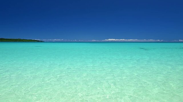 エメラルドグリーンの海　沖縄　宮古島市　与那覇前浜