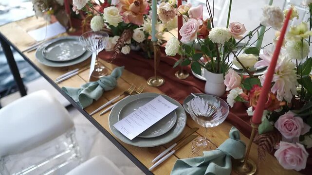 Elegant outdoor celebration. Charming waterfront event with delicate details