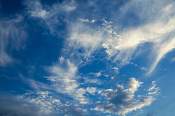 Fototapeta premium Blue Sky with Wispy Clouds