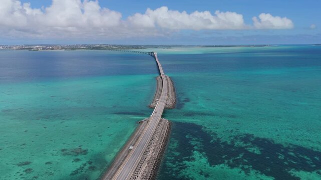 沖縄宮古島 伊良部大橋と南国の海を映す4Kドローン映像