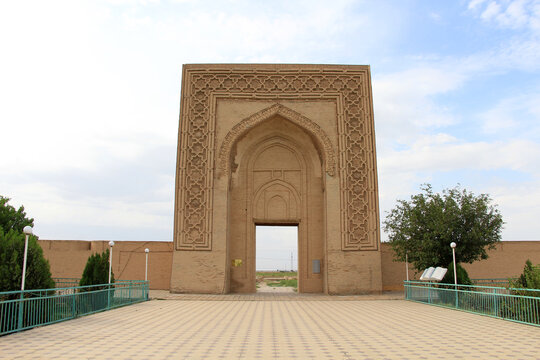 The Ribat-i Malik Caravanserai is located on the Samarkand-Bukhara highway. The caravanserai was built in the 11th century, during the Karakhanid period.