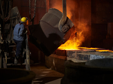 Industry, Liquid copper is filled into mold, worker controlling