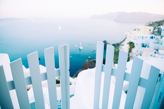 Greece, Santorini, Oia, view to the caldera with entrance gate in the foreground