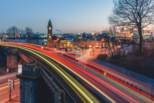 Germany, Hamburg, St. Pauli Landing Stages, Gauge Tower, light trails of trains