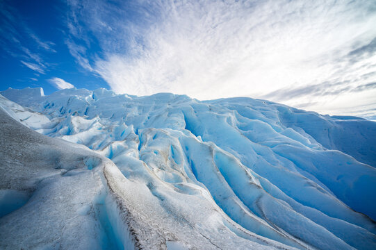 Perito moreno glacier patagonia los glaciares national park serene blue ice ridge beneath bright clouded sky