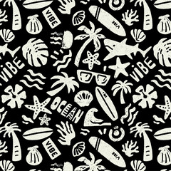 Fototapeta premium Tropical beach pattern with surfboards palm trees and ocean waves on black background