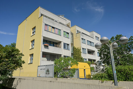 Wohnhaus, Plattenbau, Leo-Slezak, Stra&szlig;e, High-Deck-Siedlung, Neuk&ouml;lln, Berlin, Deutschland