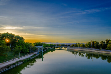 Fototapeta premium Atardecer en el Parque Juan Carlos I de Madrid