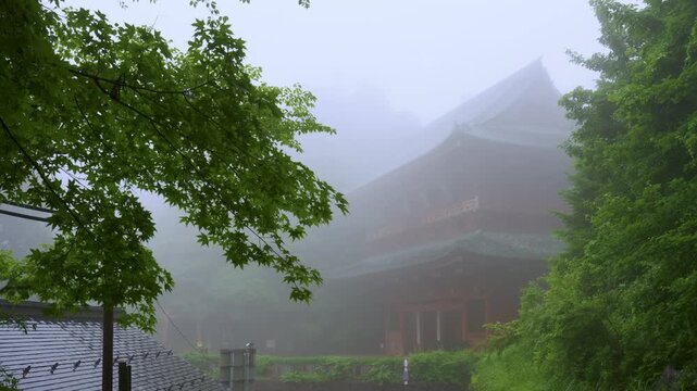 Fog-Shrouded Daimon Gate at Koyasan, World Heritage Site, Wakayama, Japan　「霧に包まれた高野山の大門」和歌山県高野町