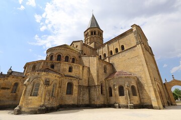 Fototapeta premium Basilique du Sacré-Cœur, basilique romane, ville de Paray le Monial , département de la Saône et Loire, France