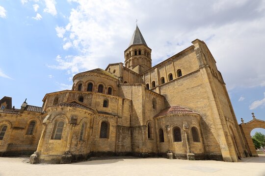 Basilique du Sacr&eacute;-C&oelig;ur, basilique romane, ville de Paray le Monial , d&eacute;partement de la Sa&ocirc;ne et Loire, France