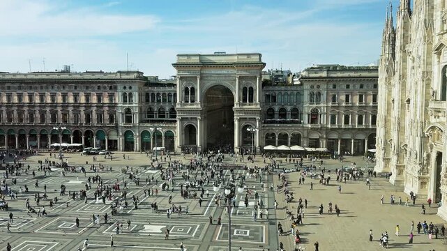 Milan Duomo Square & Galleria: Bustling Italian City Life
