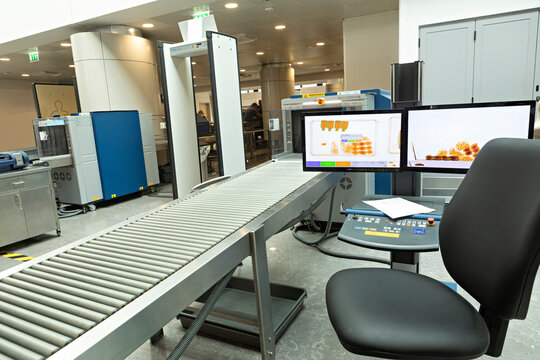 scanner de contr&ocirc;le dans un a&eacute;roport