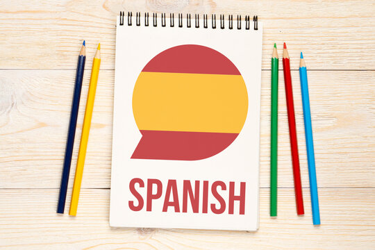 speech bubble with spanish flag, learn spanish concept