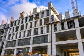 Fototapeta premium Under construction high-rise building with visible steel frames