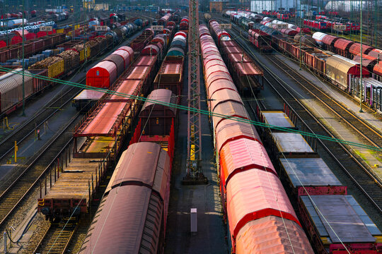 The freight station in Hagen-Vorhalle is one of the largest facilities of its kind in Europe. Here, trains are divided and reassembled on countless parallel tracks. Panorama with colourful wagons.