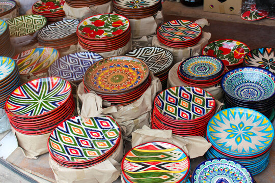 Chorsu Eastern Market in the center of Tashkent, Uzbekistan, Eastern national tableware, handmade tableware, hand-painted, Eastern culture, pottery, Uzbek culture, Eastern tableware