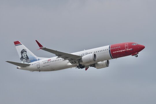 Norwegian B737 MAX "Lindberg" d&eacute;collage