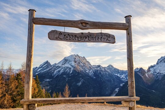 Snow-covered Watzmann through a wooden frame with the inscription Lieblingsplatzerl, Hirscheck, Ramsau, Berchtesgadener Land, Upper Bavaria, Germany