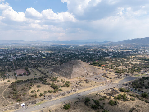 Pyramid of the sun. An iconic ancient mesoamerican structure. Standing prominently amidst the archaeological zone and surrounding teotihuacan de arista urban landscape in mexico
