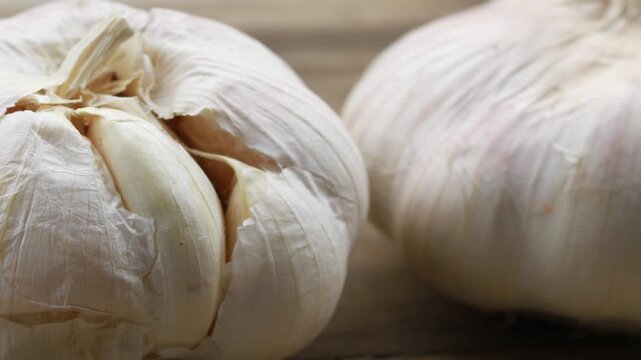 footage zoom In Garlic on wooden