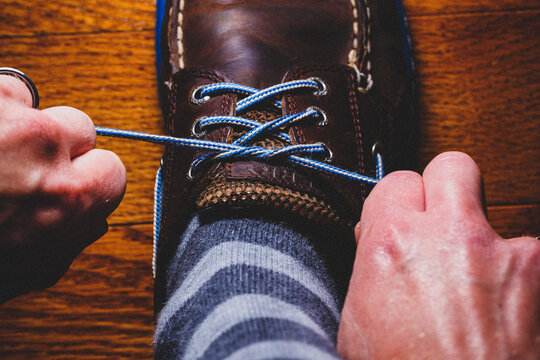 Tying a shoe