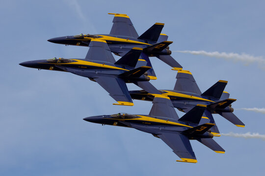 Blue Angels F/A-18 Super Hornet diamond formation pass
