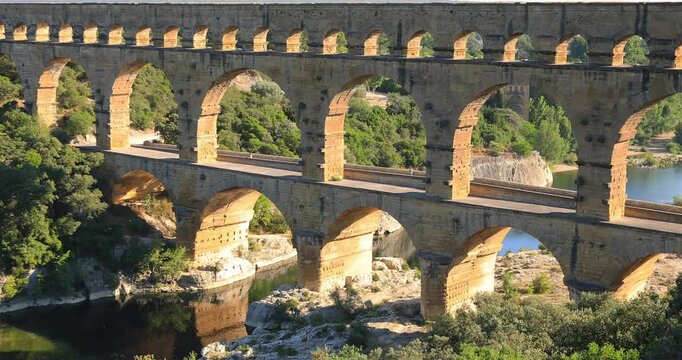Randonn&eacute;e autour du Pont du Gard en France