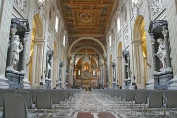 Interior sight in the Basilica of Saint John Lateran (San Giovanni in Laterano) in Rome, Italy © zatletic