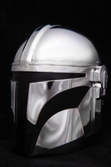 Obraz premium Professional photograph of a Mandalorean helmet on dark velvet, captured in El Salvador, Cinepolis on June 26, 2026.