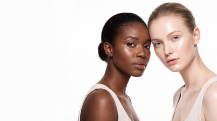 Two women with different skin tones posing together © Food Shop