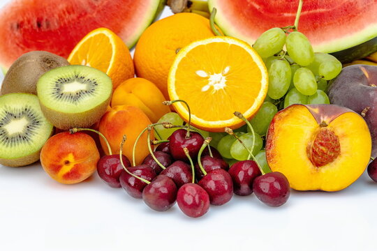 Alimentazione sana per il benessere con frutta di stagione in primo piano 