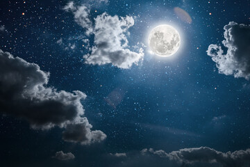 LUNA EN EL CIELO OSCURO Y NOCHE © Lúmina Studio