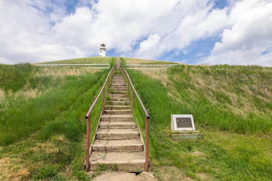 Cochin is the only location in Saskatchewan that has a working lighthouse. Quite a long staircase leads to the top from where a view of Jackfish Lake and Murray Lake can be admired.