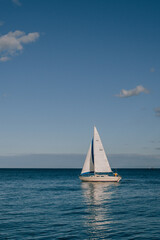 Fototapeta premium Sailboat Gliding Across Calm Waters of Lake Michigan in Chicago, Illinois, USA