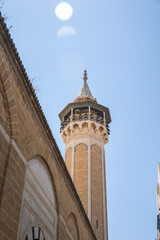 Obraz premium Minaret of a mosque in the medina in Tunis, Tunisia