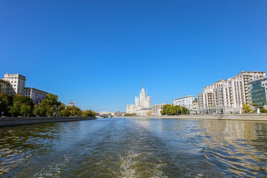 Kotelnicheskaya and Kosmodamianskaya embankments. Moscow river scape.