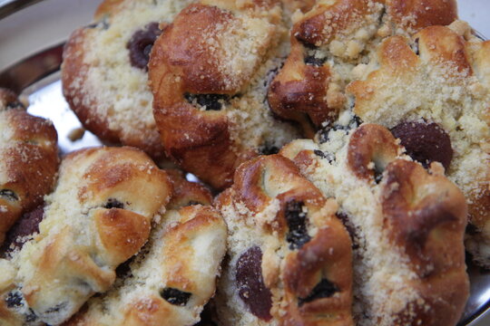 Delicious Homemade Kolache Pastries with Crumb Topping