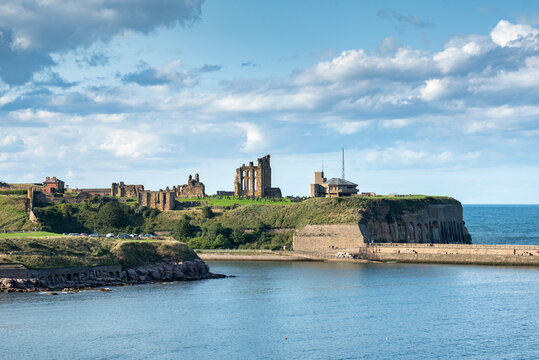 United Kingdom, England, Monastery of Tynemouth and coastguard station, North Sea