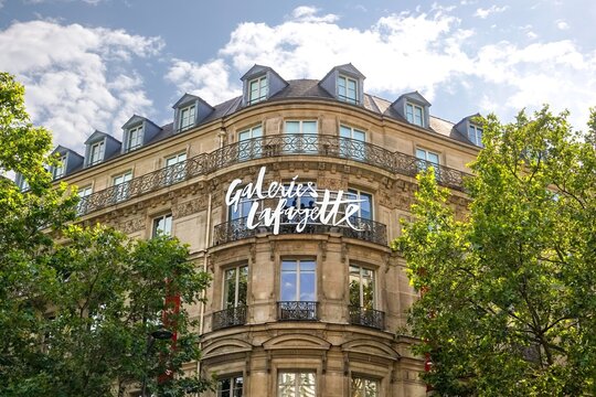 Enseigne Galeries Lafayette &agrave; Paris