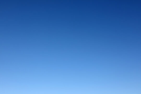 Cielo azzurro sereno senza nuvole