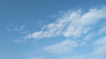 Obraz premium Blue sky with soft white clouds