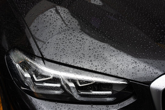 水滴のついた車