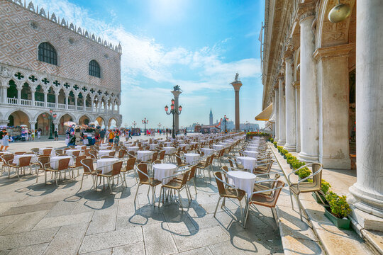 Remarkable Venice with San Marco square, Doge's Palace, Column of San Teodoro and Biblioteca Nazionale Marciana.
