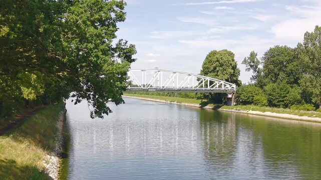 Binnenvaart over de maas
