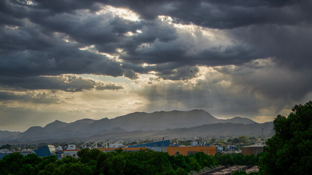 Atardecer en elche, comunidad valenciana alicante espa&ntilde;a