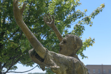 Obraz premium haunting bronze statue (The Jubilant Man) created by Irish sculptor Rowan Gillespie at Ireland Park, a powerful waterfront memorial at Éireann Quay, Toronto
